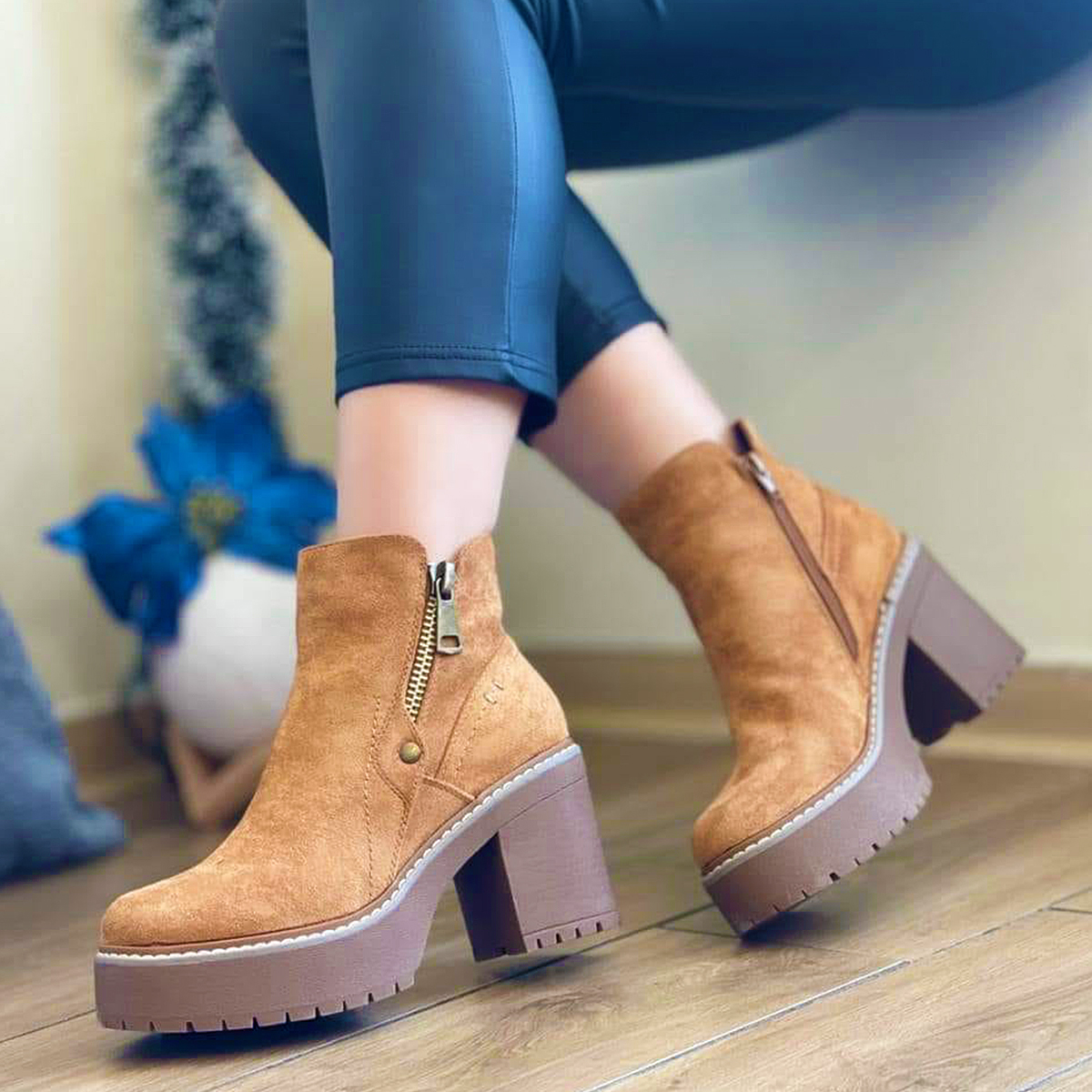 Botines en Gamuza Camel con Taco Medio y Cremallera 2205CM - Imagen 9